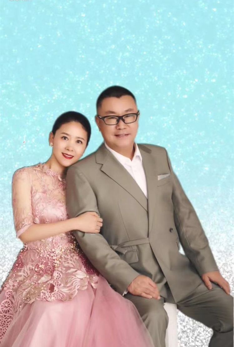 尹相杰|尹相杰带小16岁妻子出道！穿隆重礼服高调发歌，女方貌美气质卓然