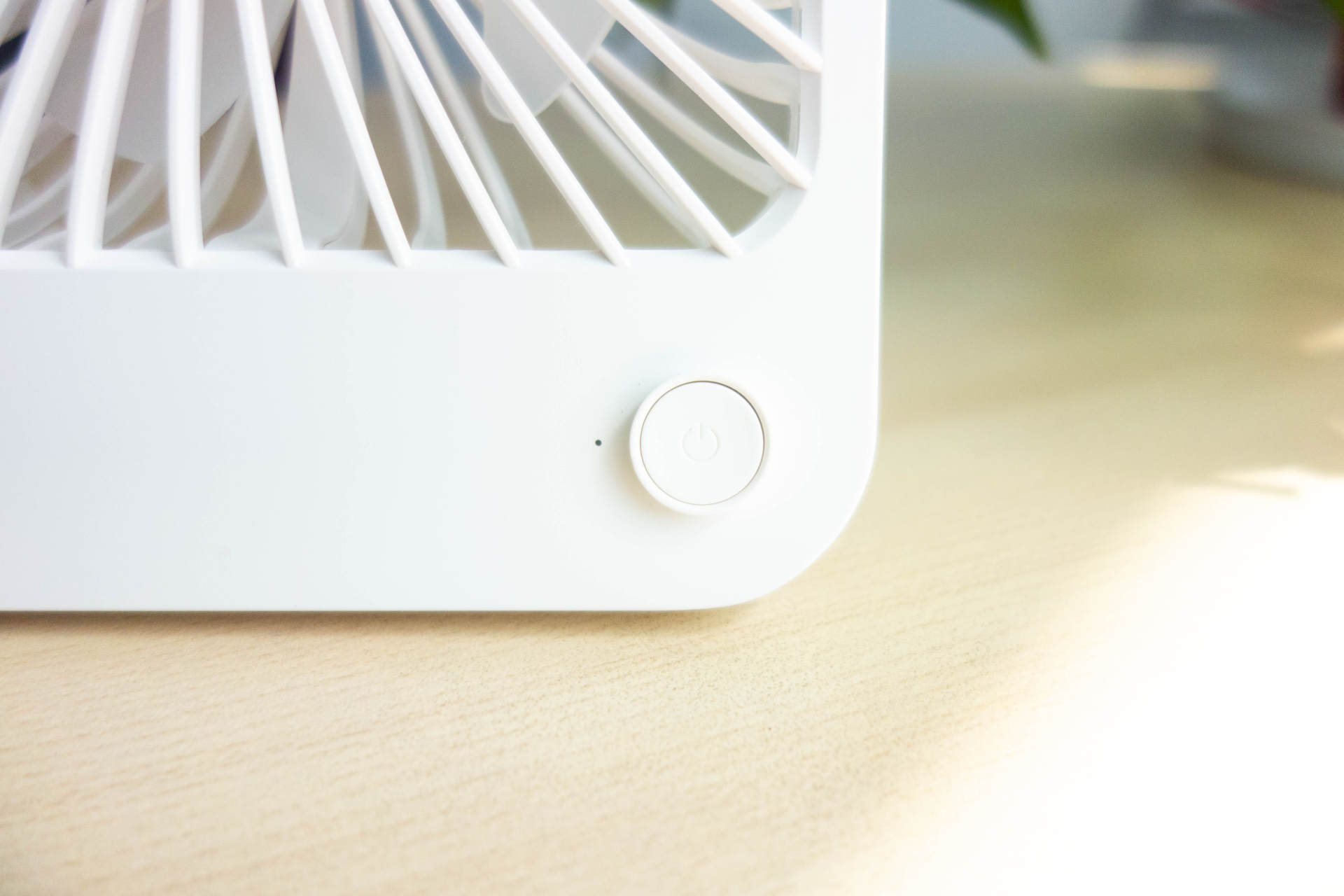 电池|几素轻薄桌面风扇：夏日必备，颜值高，续航久