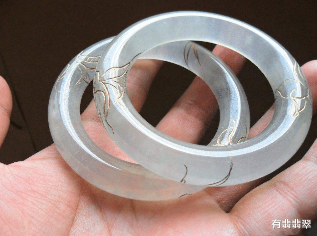 翡翠|都说翡翠的镶嵌是为了掩盖瑕疵,这是真的吗?一起来看看是为了什么吧