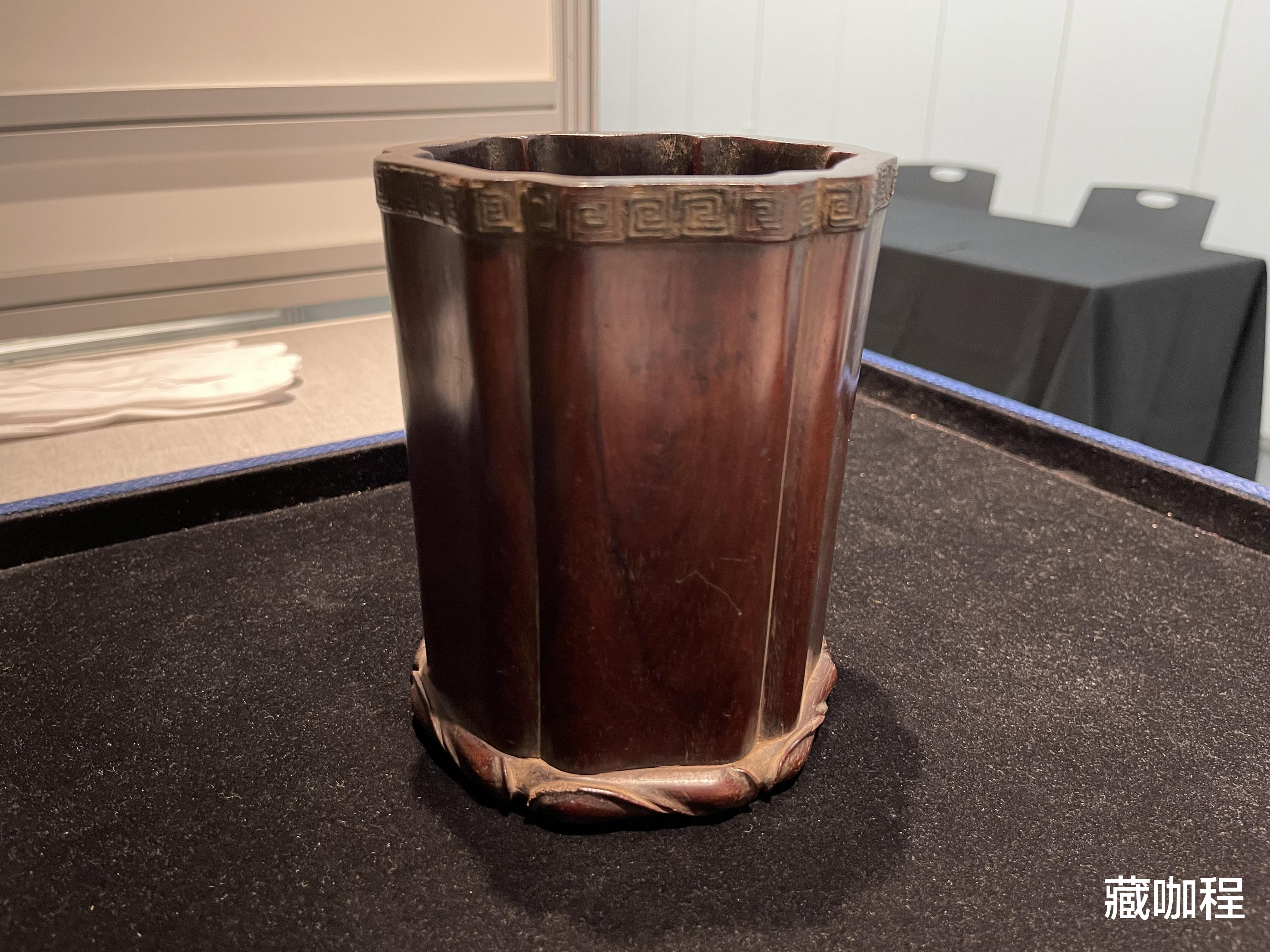 笔筒|僧帽高高立口沿,清黄花梨小扇筒只此一例