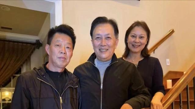唐国强|70岁唐国强现身美国,混血妻子长相精致,吃鱼翅海参喝数瓶茅台