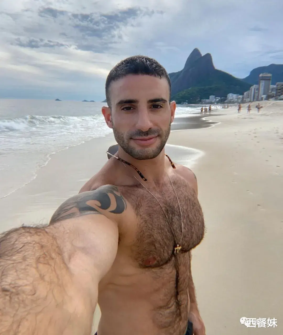 好莱坞|好莱坞男星竟网上大方晒大小 引粉丝疯狂! 他疯了? !