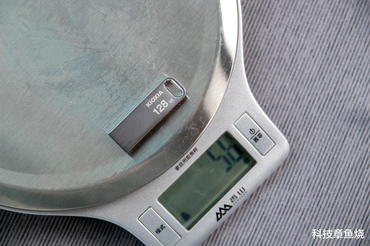 铠侠|铠侠U盘测评：实际速度破200MB/秒，手上的移动硬盘瞬间不香了