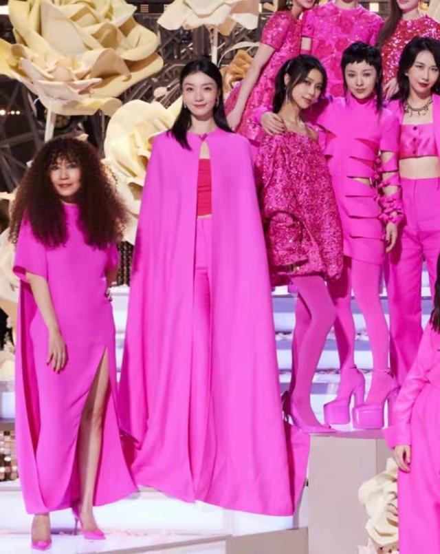 全员加速中|浪姐3决赛造型引争议，全员火龙果色像跳广场舞！