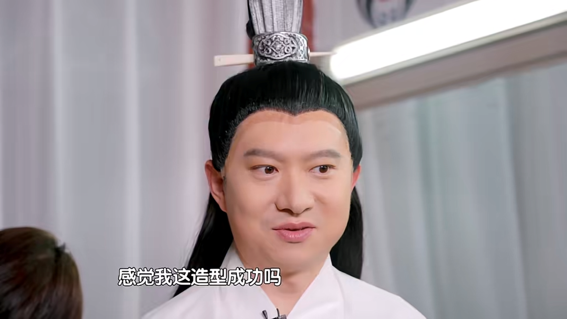 北美|央视主持齐换戏服！王冰冰柔美，鞠萍雍容华贵，赵保乐反串刘姥姥