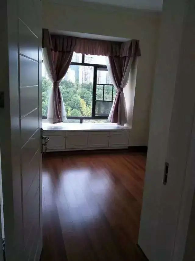 20万装修的新房，邻居看了后却说：又不是公共厕所，居然装蹲坑！