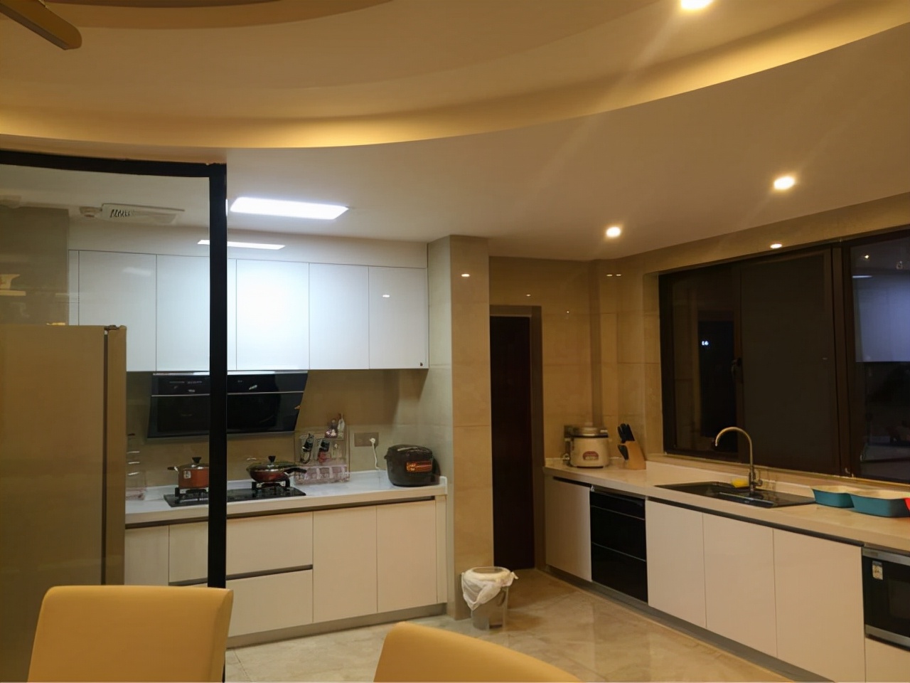 老婆不顾反对偏要全房贴瓷砖，装修好后才发现她的良苦用心