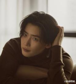 炎亚纶|韩国颜值界的巅峰李钟硕，被63岁“女神”迷倒，曾受家暴而离婚