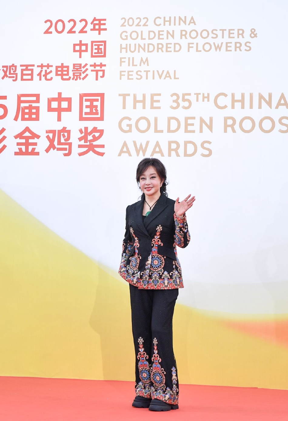 宁静|金鸡奖女星红毯：Angelababy太美、柳岩太艳、万茜和宁静撞衫