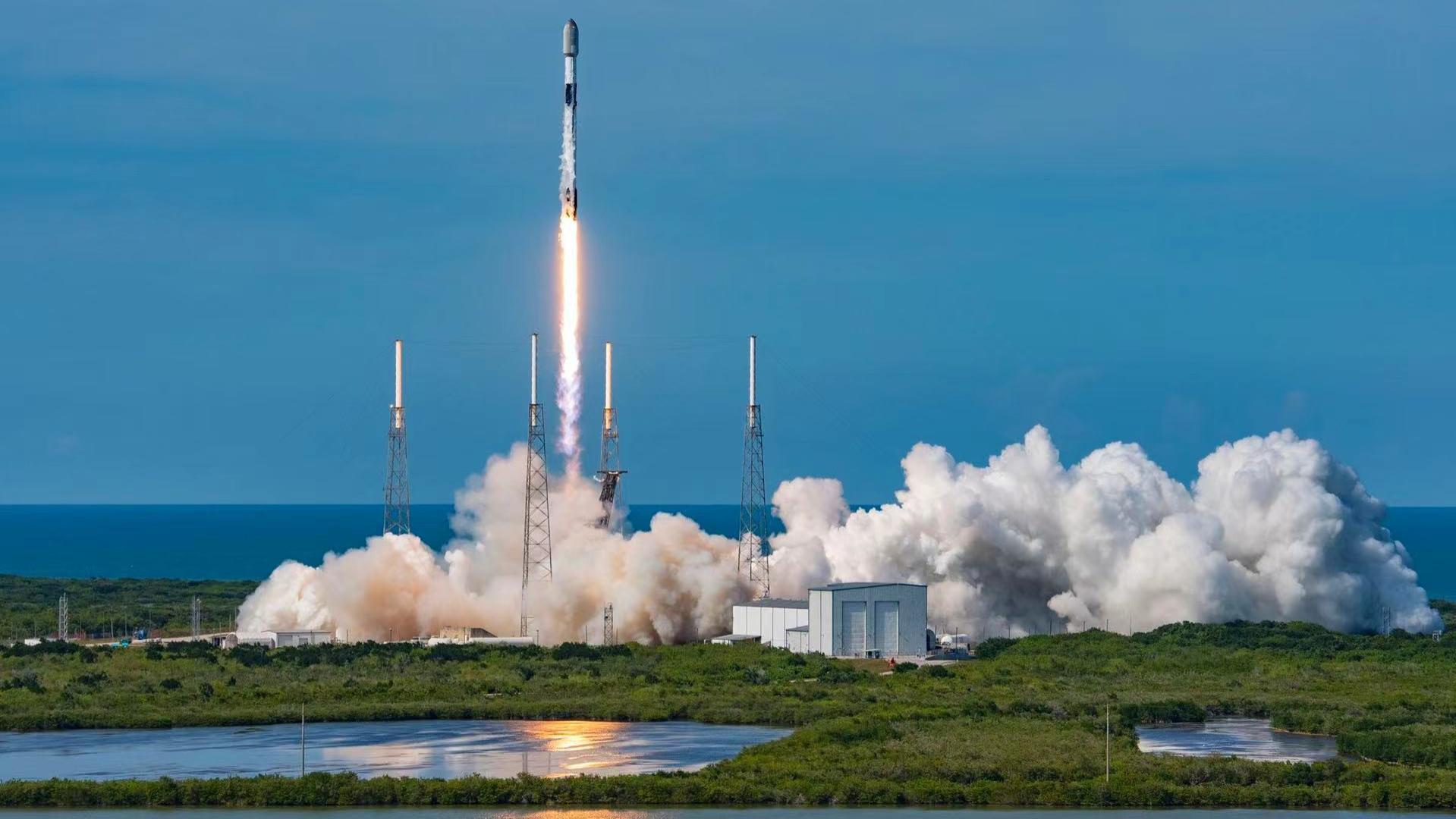 24小时内连发两批星链，SpaceX累计发射2600颗
