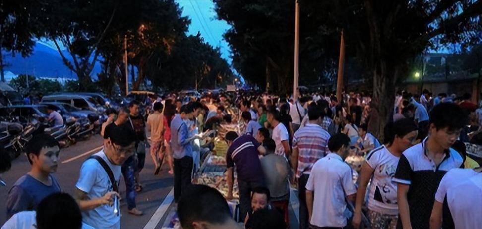 北京鬼市,夜晚出摊天亮离开,2大规矩:看货不问价,照货不照人