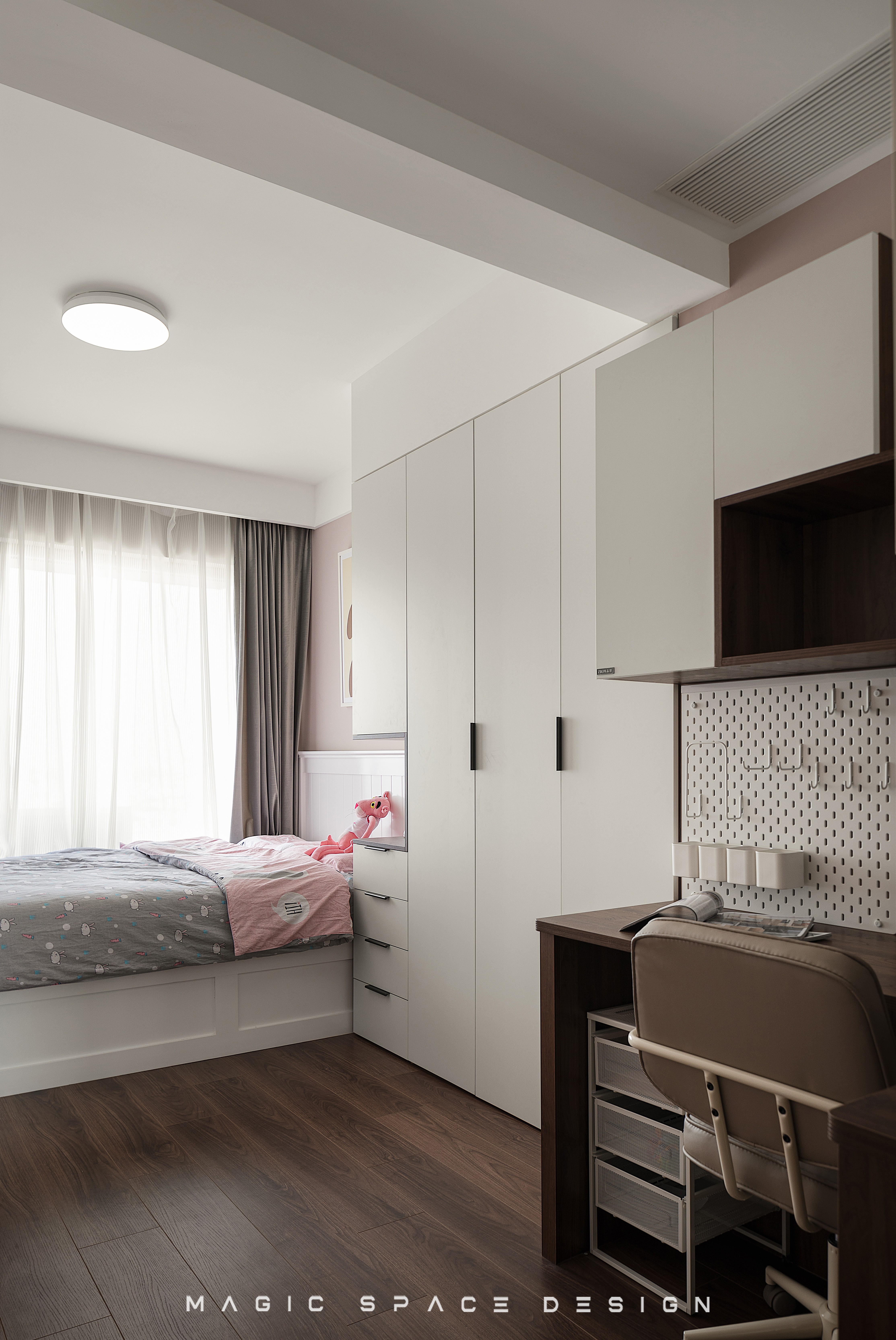 126㎡石绿+深棕,被复古轻奢的氛围感拿捏了