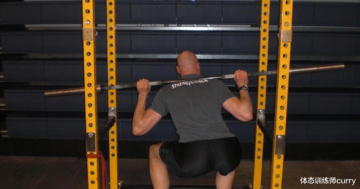 臀部|深蹲时臀部向一侧偏移是怎么回事?如何解决这个问题?