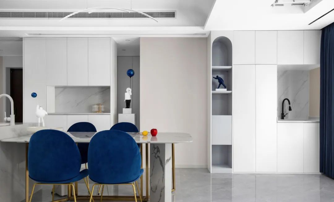 克莱因蓝+奶油白：他家150m2的轻法式家，高颜值还巨能收！