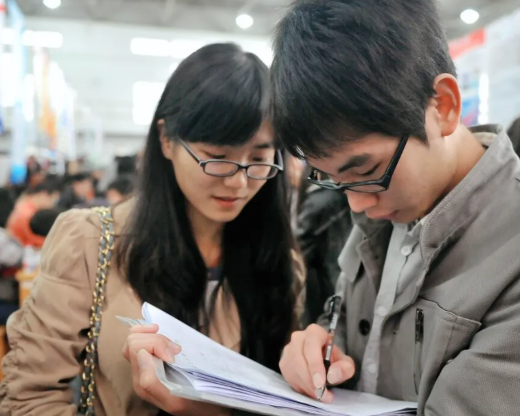 大学生|中铁一局开始招聘,薪资待遇让人羡慕,入职六险二金还有安家费