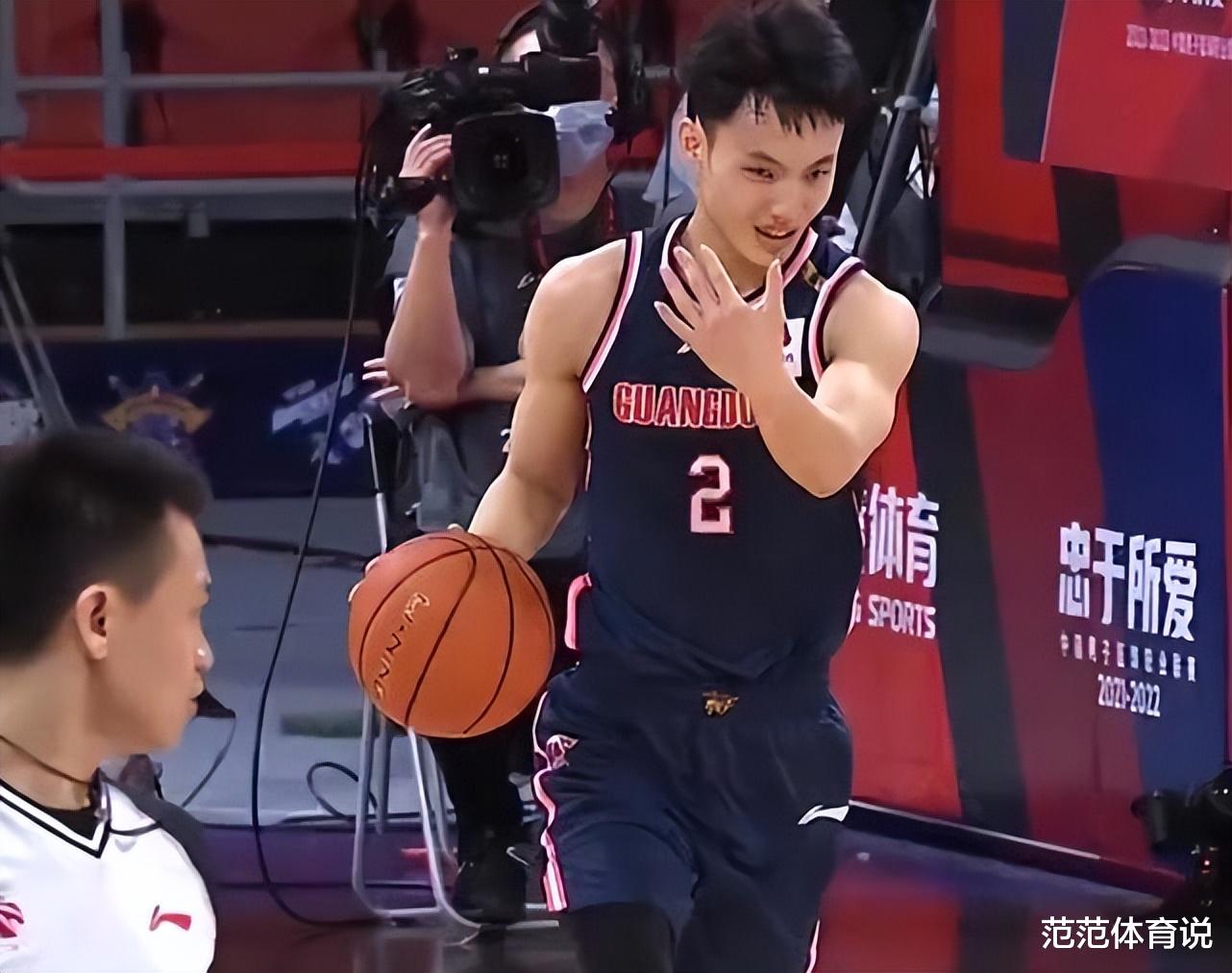 黄雅琼|伤兵满营！广东两大后卫合砍39分已尽力，朱芳雨场边一幕太罕见