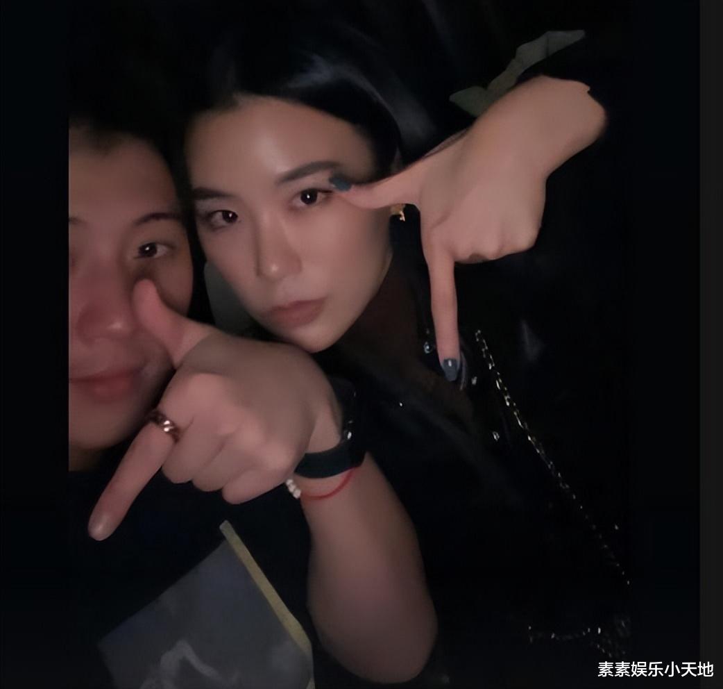 高以翔|bella变了！与陌生男人搂肩亲密合影，放下高以翔其实挺好的