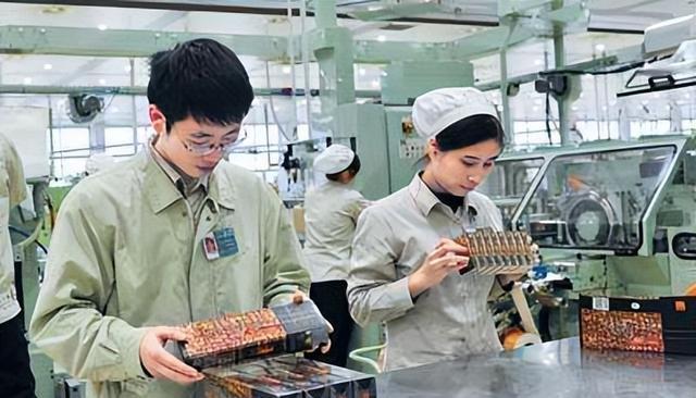 清华大学|清华湖大毕业生去卷烟厂当一线操作工正常吗？待遇福利跟上都可以
