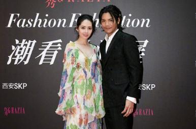 郭碧婷|肤白貌美还大长腿: 38岁郭碧婷雪纺拼色长裙，天生一副“阔太”相