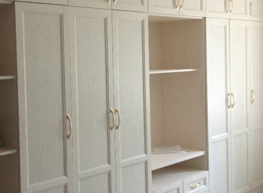 定制衣柜万万别用这种材质，装了也是白费功夫，纯属浪费钱