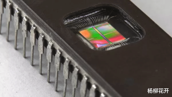 腾讯|22岁小哥在车库手搓的CPU,竟然差点追上初代英特尔?