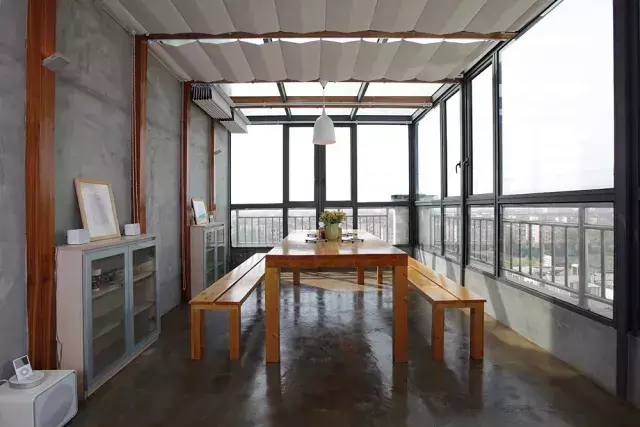 为露台买顶楼复式,210㎡仅花18W就打造成空中花园,漂亮得没话说