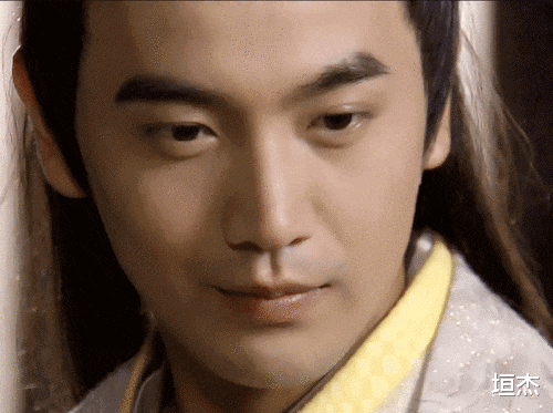 何润东|明明不好看,编剧却还在硬夸,这些被配角抢光风头的男主,太尴尬