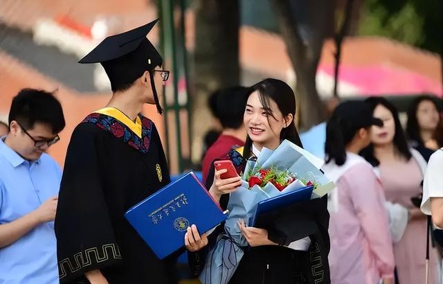 OPPO|北大学子多出身于什么家庭?随机采访父母职业,不见“三无家庭”