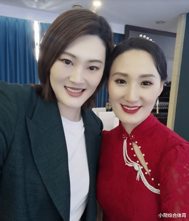 王一梅 王一梅久违露面！穿西装亮相队友婚礼，减肥成功后，34岁颜值逆生长