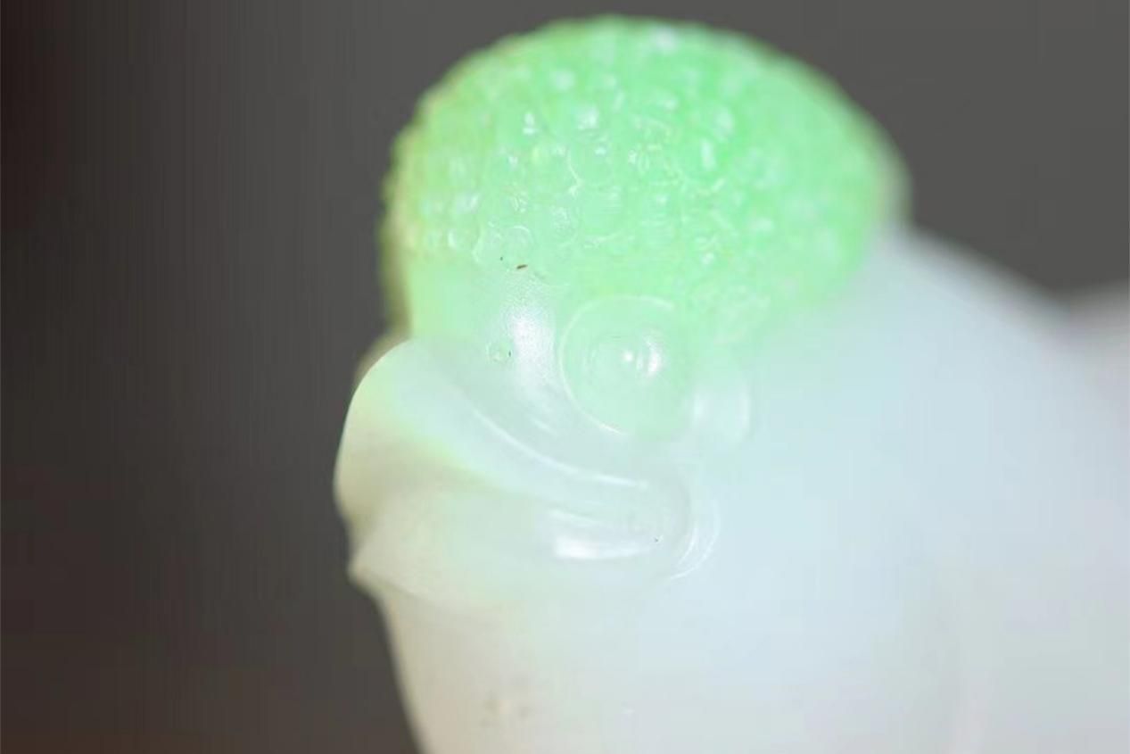 翡翠手镯|和田玉很重要的一个指标，韧性。一碰就裂的料子就是韧性不足！