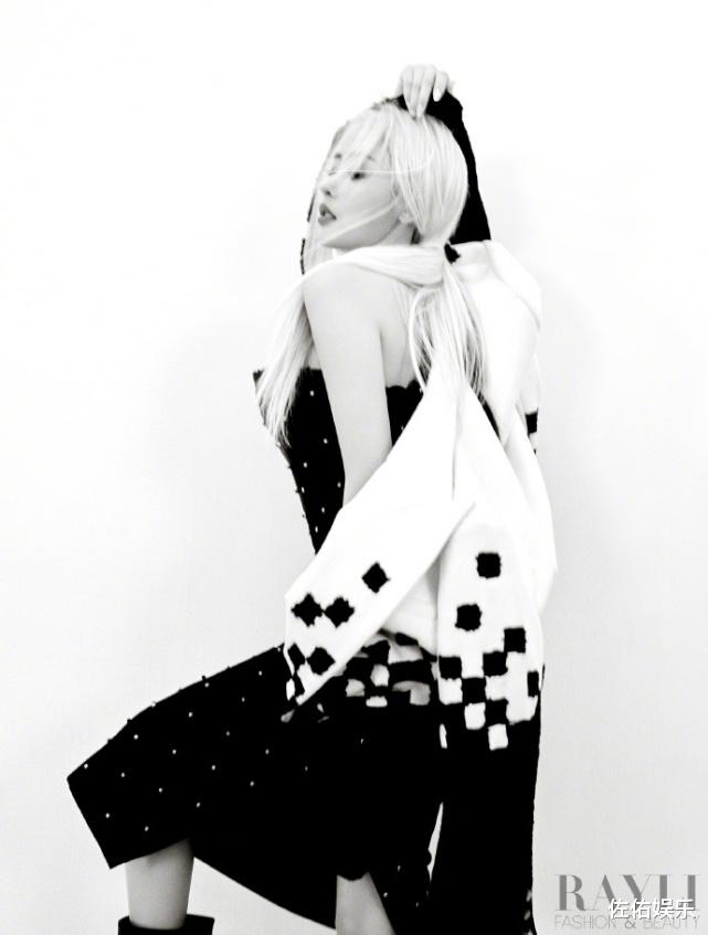 张天爱|张天爱再登杂志封面,纤细美腿超吸睛,身材窈窕美如初恋