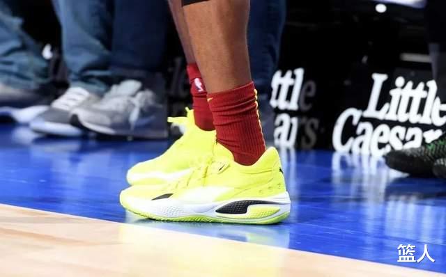 克莱·汤普森|NBA球员上脚：德罗赞穿Kobe1，库里的Curry4有意思
