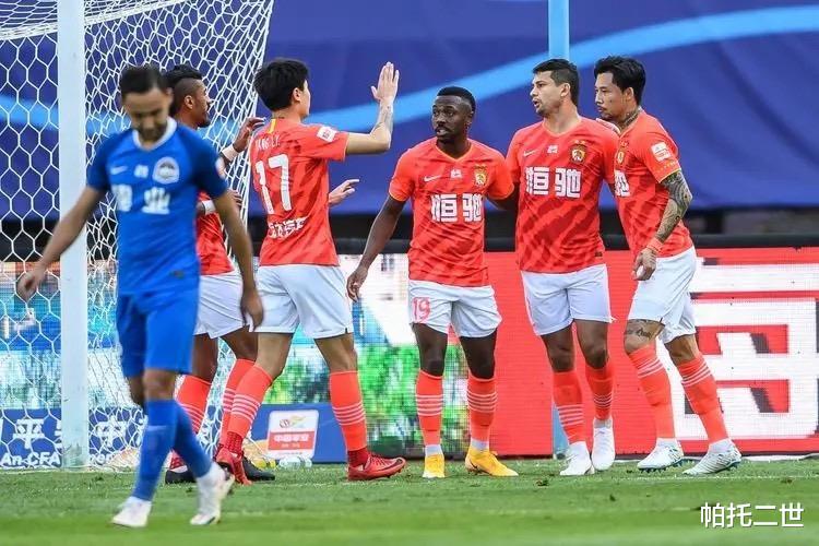 中超|全华班+小鬼当家，中超霸主被迫完成转型，归化国脚或成球队唯一大腿