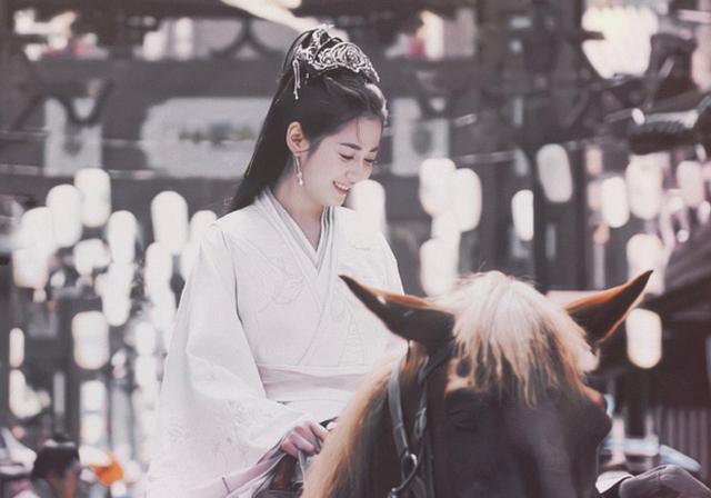 胡先煦|《镜双城》是绝世甜剧？歌手是be三件套，明晚20点八集连播！