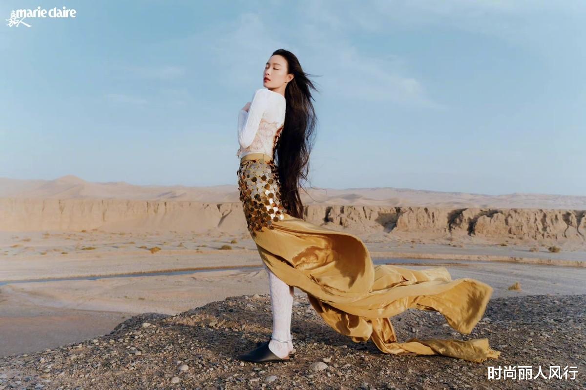 倪妮靠穿GUCCI又一次封神！封面造型太华丽，居然把珠宝戴在后背
