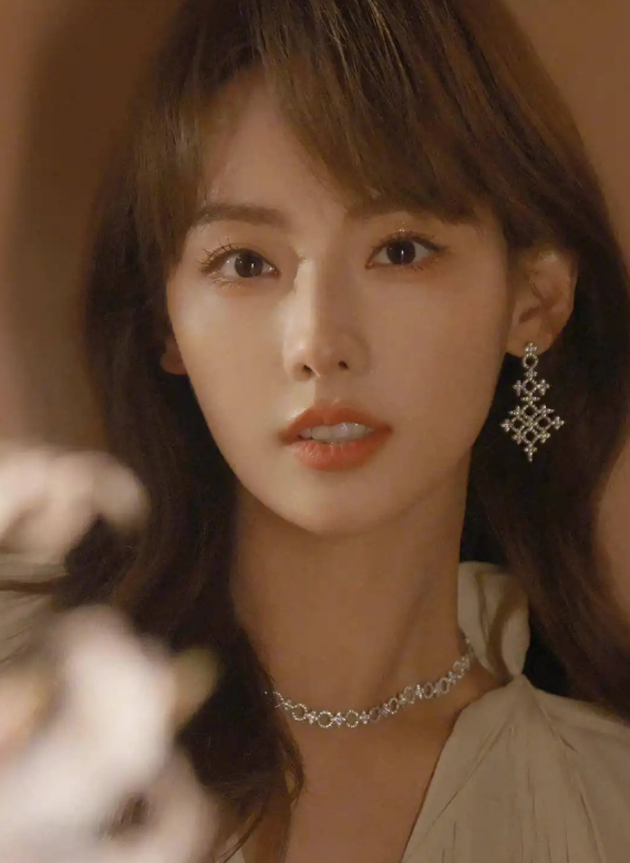 买超|张嘉倪买超事件另有内情？邵晴开豪车宣示主权，欲晒证据反转舆论