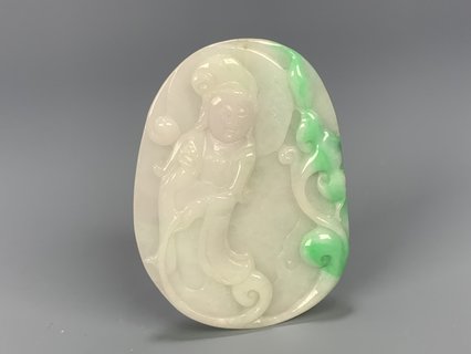 和田玉籽料|回流 精品翡翠飘阳绿观音牌