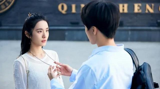 王俊凯|《重生之门》中和王俊凯演对手戏的女主是谁？