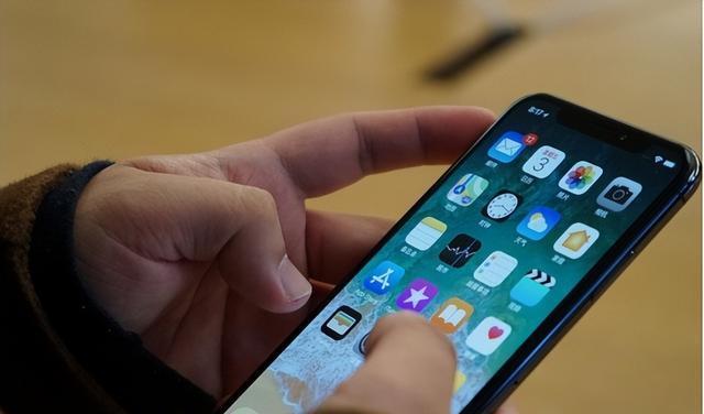 中国几乎人人都有手机，为何发达国家还用固定电话？看完你就懂了