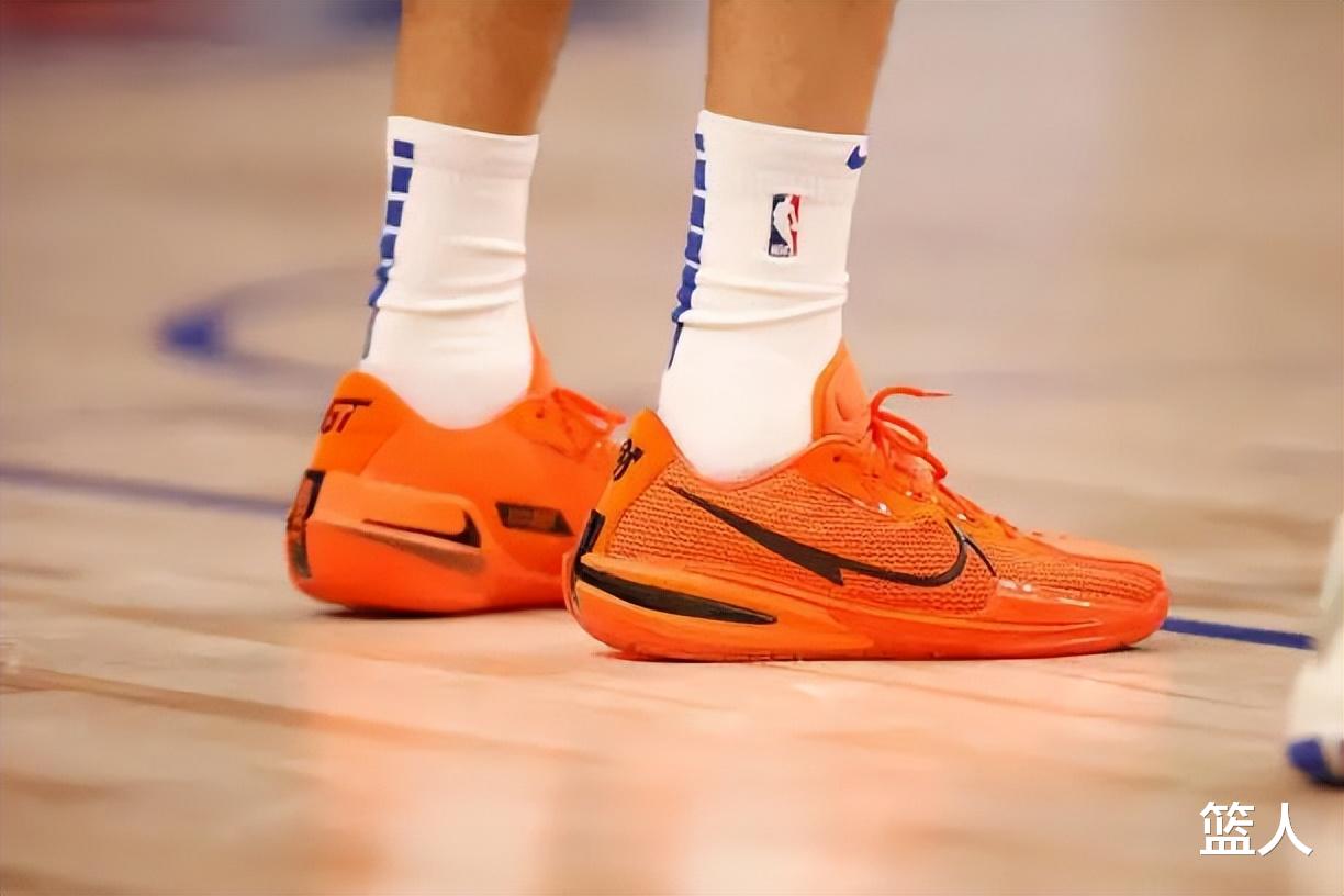 凯里·欧文|NBA球员上脚：欧文2双球鞋致敬科比，锡安2代谍照来了！