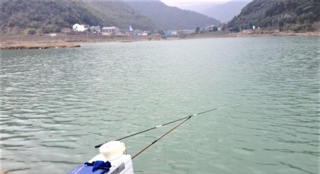 |早春大晴天不好钓鱼?抓住这两个时间段出钓,别人无口你连竿