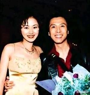 甄子丹|20年前，甄子丹为了保护女友万绮雯，以一敌十，将八人打到住院