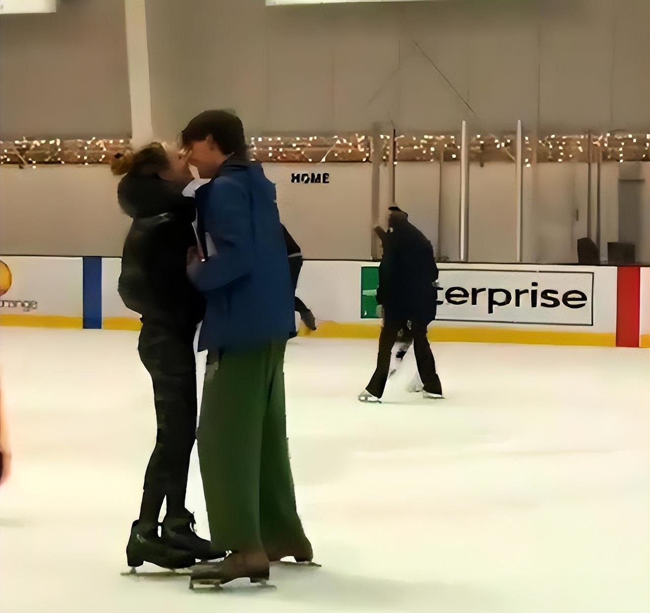 谷爱凌|谷爱凌与男友滑冰亲吻，男方身份背景曝光，两人门当户对