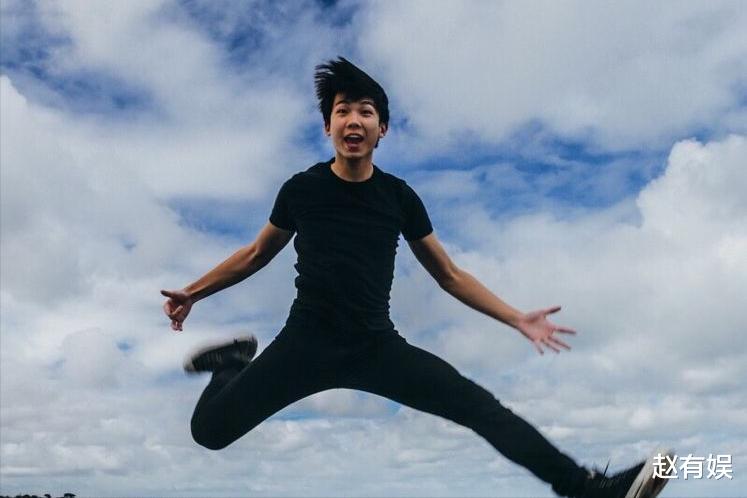 |又一男星承认已婚！手戴婚戒上节目，获圈内人集体祝福