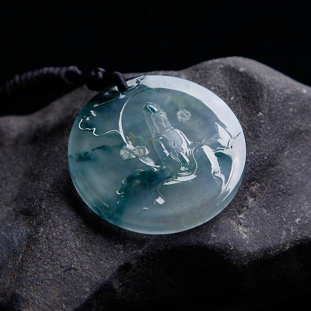 翡翠手镯|亮瞎眼！赌石中的“法拉利”，一刀切出7只翡翠手镯！