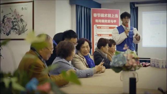 吉他|丈夫去世后,平凡老妇开始爆红网络:79岁,人生还有多少可能?