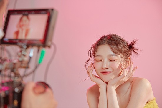 金裕贞 “天真、可爱、时尚、迷人”金裕贞，八色视觉（画报）