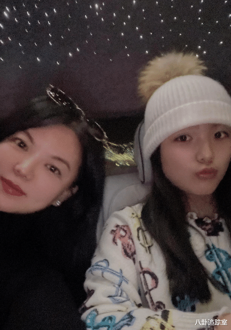 黄忆慈|黄多多爬长城，被指扭来扭去说话嘴歪，王诗龄炫富却被夸赞为小姐