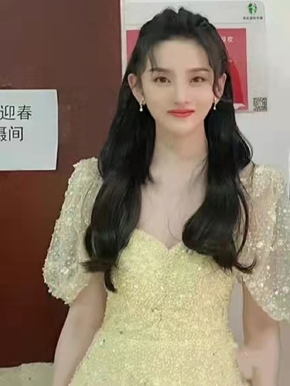 王一博|央视文联春晚明星生图曝光！赵雅芝被疑戴假发，刘浩存变样认不出