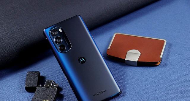 摩托罗拉|摩托罗拉够拼，顶级4nm+5000mAh，12+256G下放到3269